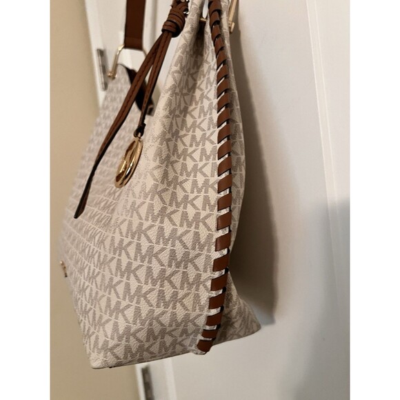 Michael Kors Monogram Shoulder Bag White Large - Picture 7 of 14